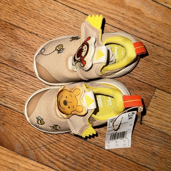 Toddler boy Adidas Winnie the Pooh shoes - Picture 2 of 3
